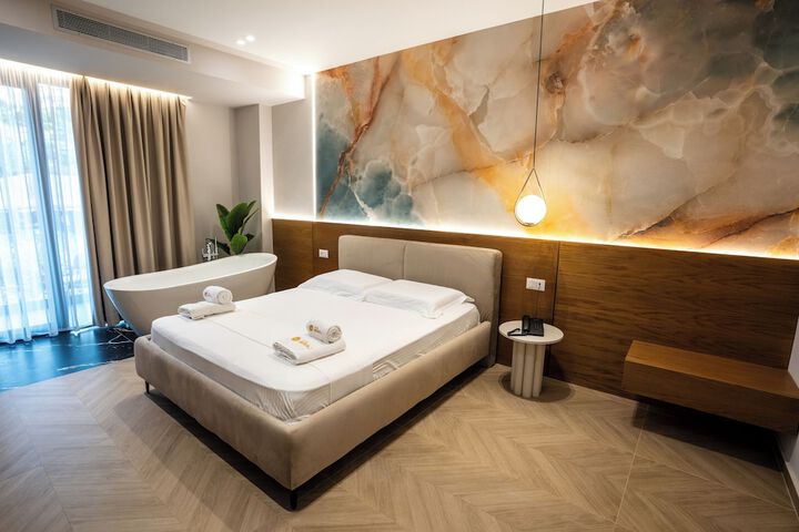 Room 15 of 146