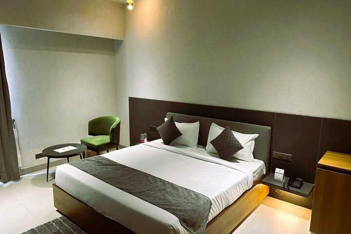 Room 6 of 27