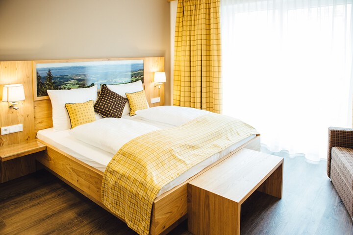 Room 5 of 6