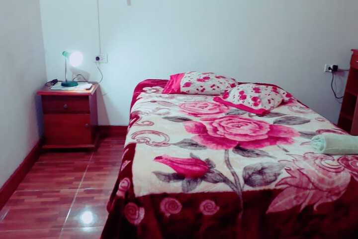 Room 5 of 9