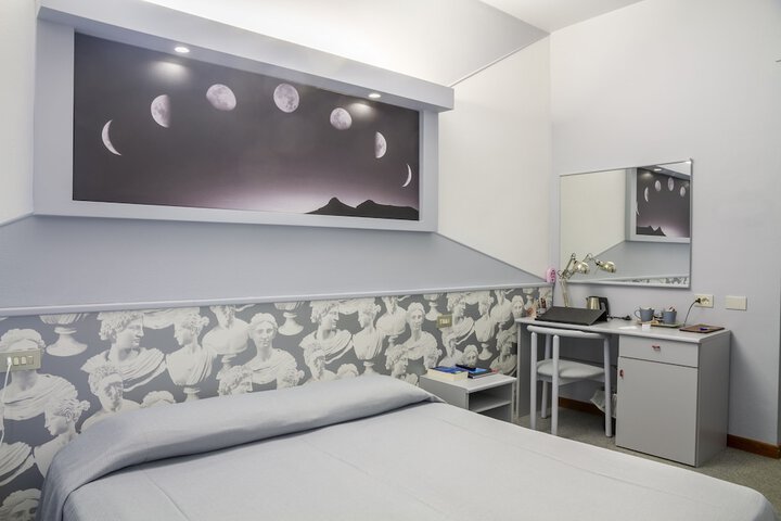 Room 15 of 60