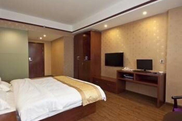 Room 5 of 8