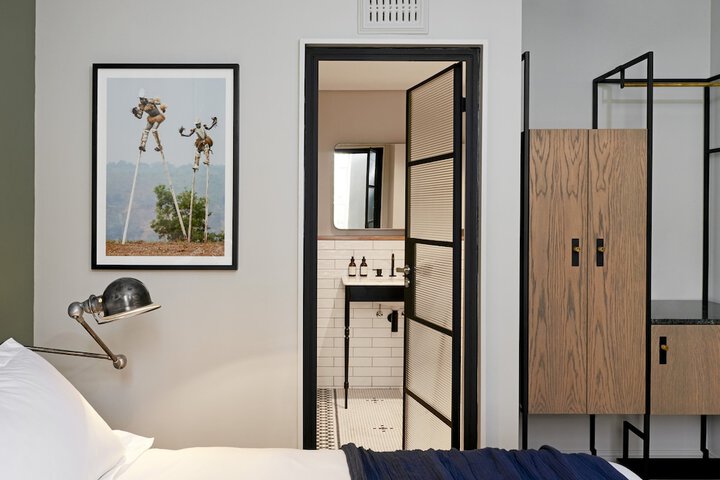Room 30 of 126