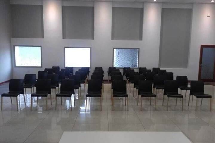 Business Center 26 of 29