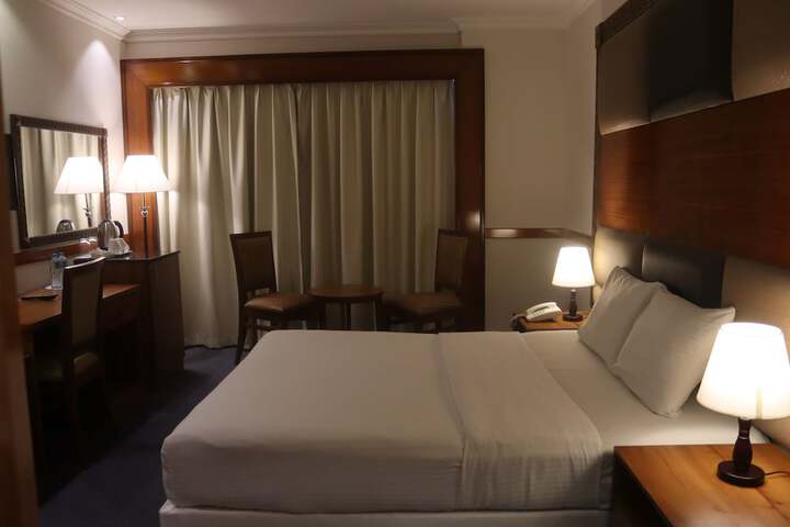 Room 6 of 22