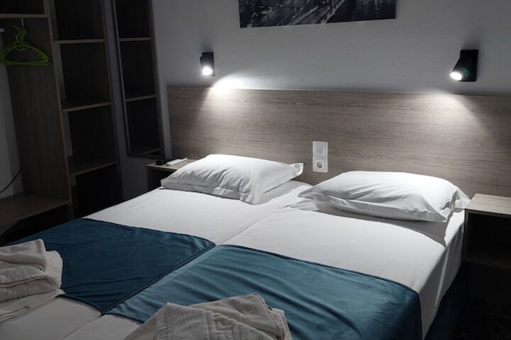 Room 10 of 76