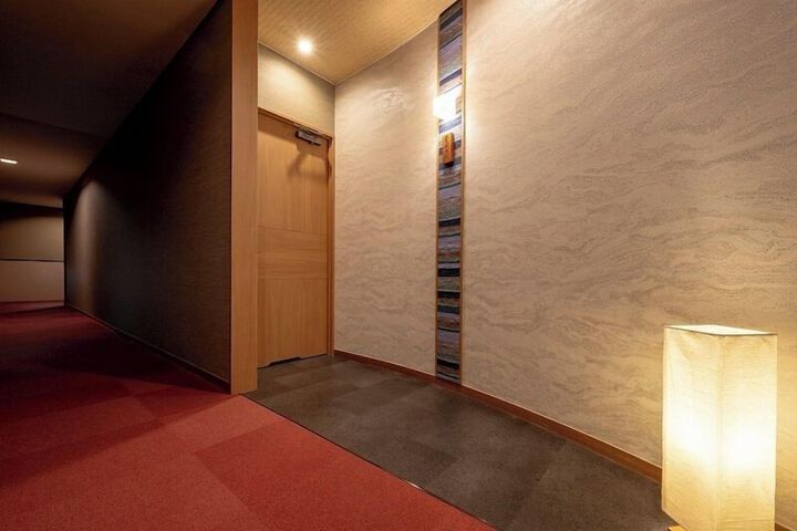 Room 10 of 42