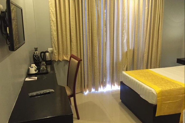 Room 6 of 21
