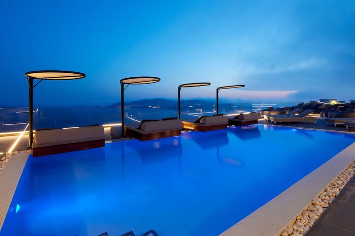 Pool 115 of 190