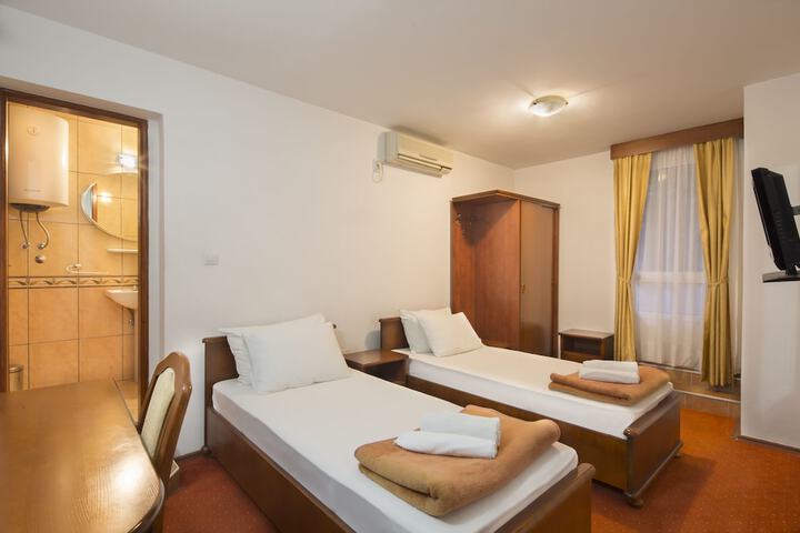 Room 14 of 95