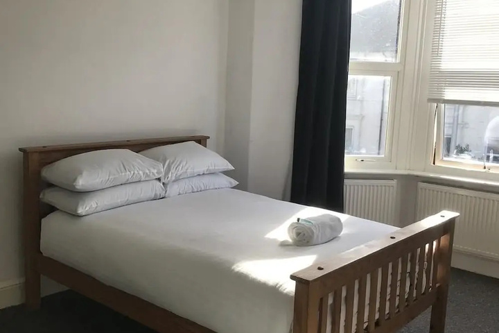 Room 4 of 11