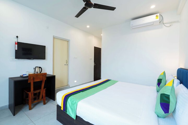 Room 13 of 27