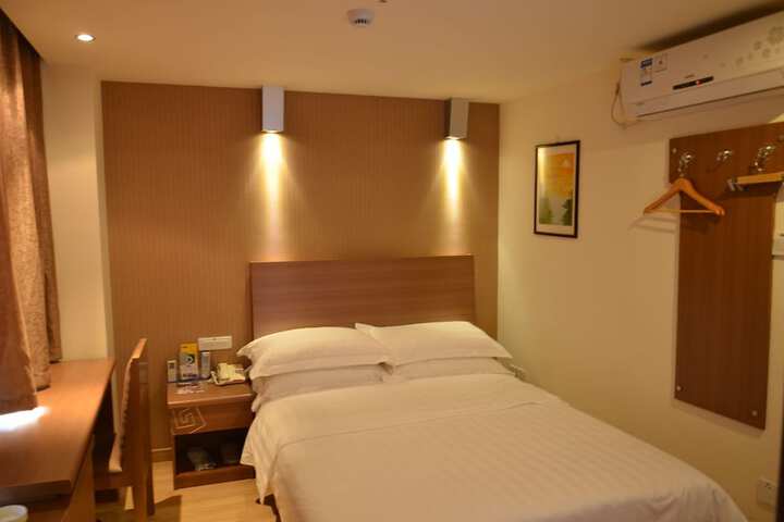 Room 3 of 6