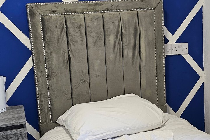 Room 10 of 80