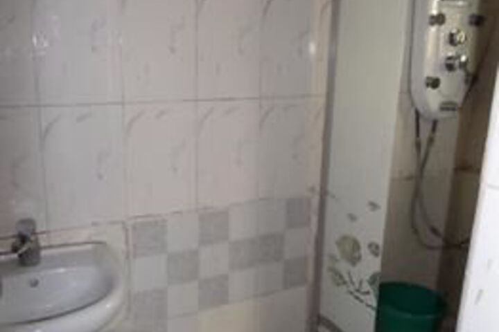 Room 4 of 32