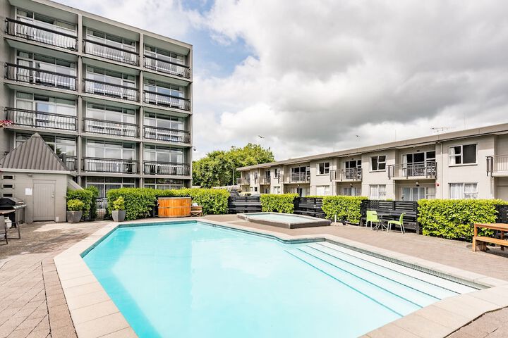 Hotel Pool