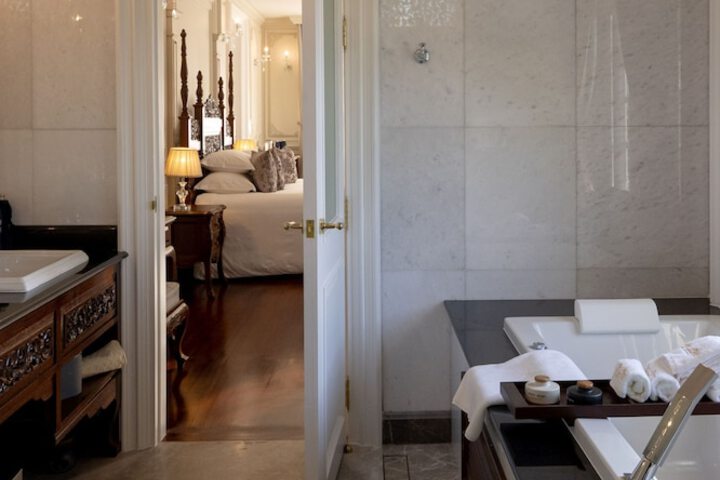 Room 28 of 134