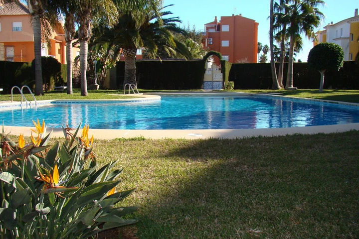 Pool 12 of 20