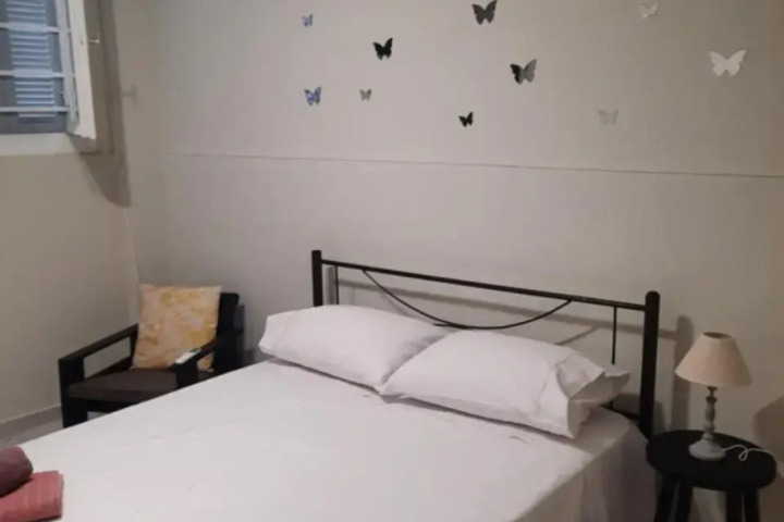 Room 5 of 12
