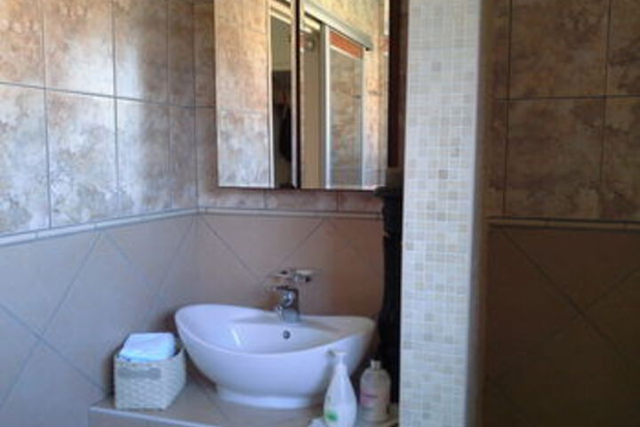Room 3 of 28