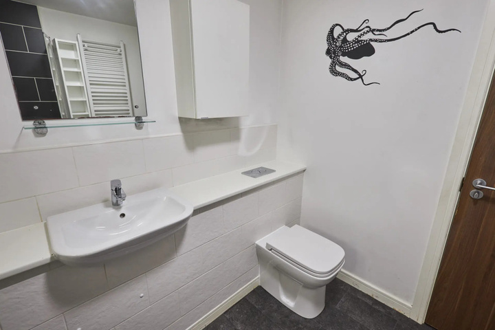 Room 10 of 16