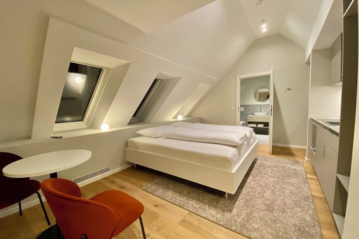 Room 14 of 28
