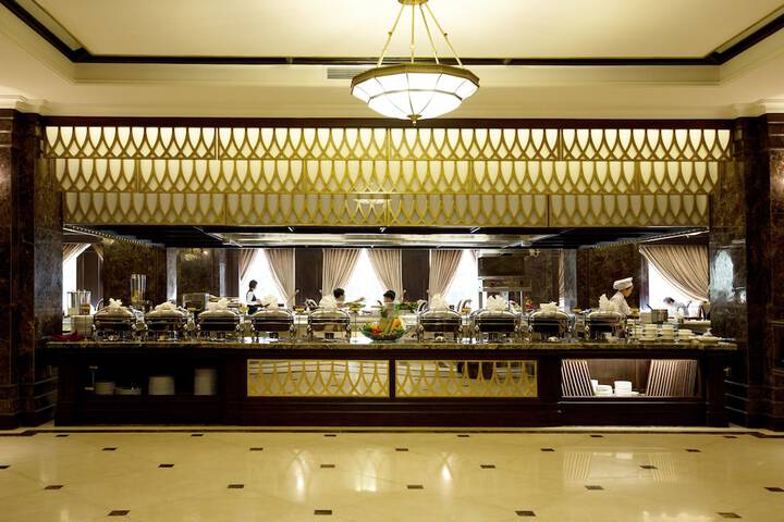 Dining 36 of 46
