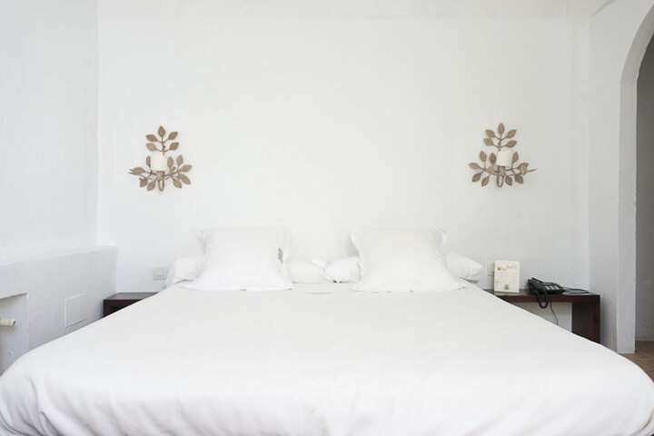 Room 3 of 76