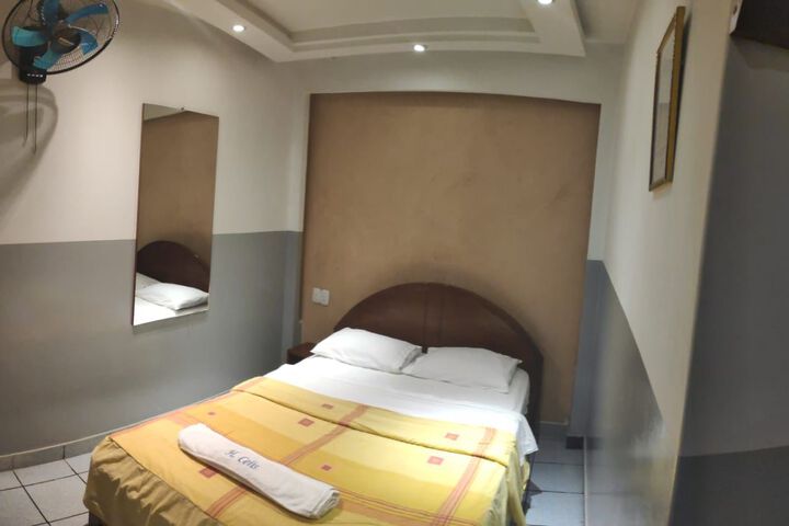 Room 10 of 13