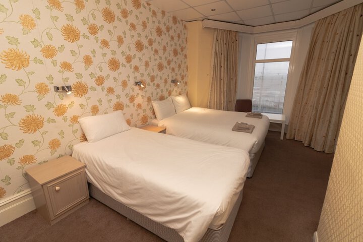 Room 5 of 17