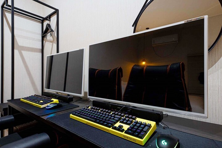 Room 17 of 28