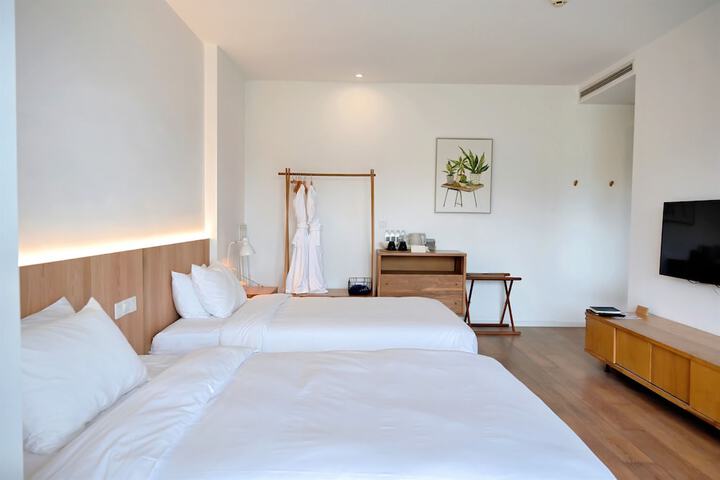 Room 25 of 218