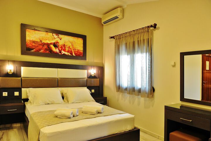Room 2 of 63