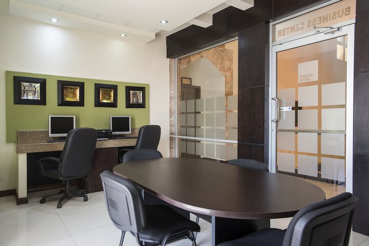 Business Center 30 of 33