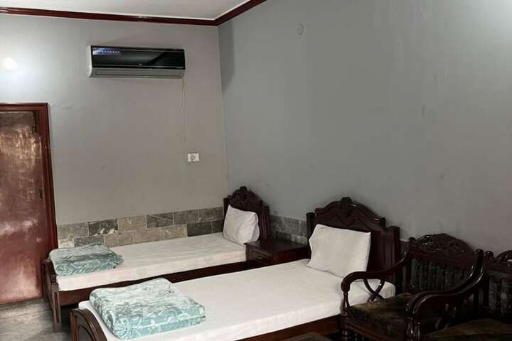 Room 9 of 17
