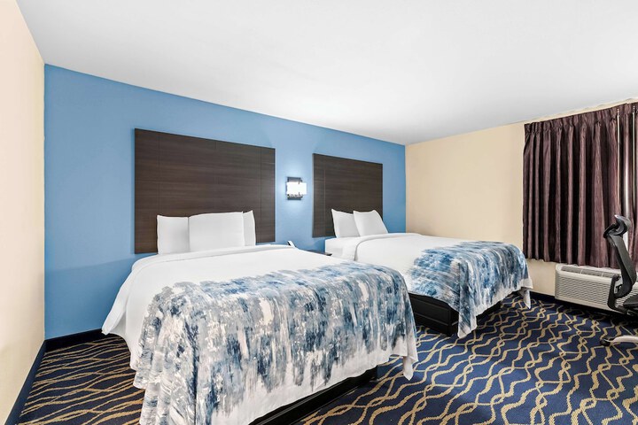 2 Double Beds (3 of 6)