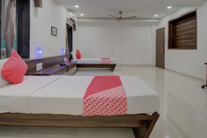 Room 5 of 8
