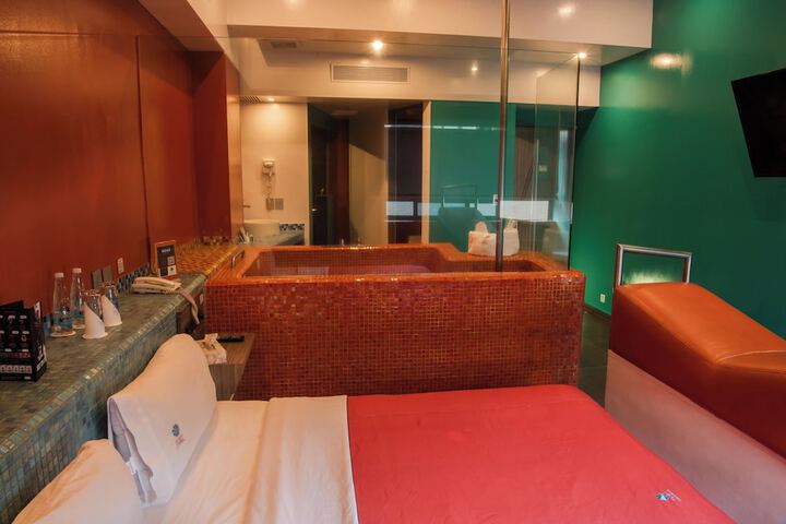 Room 15 of 18