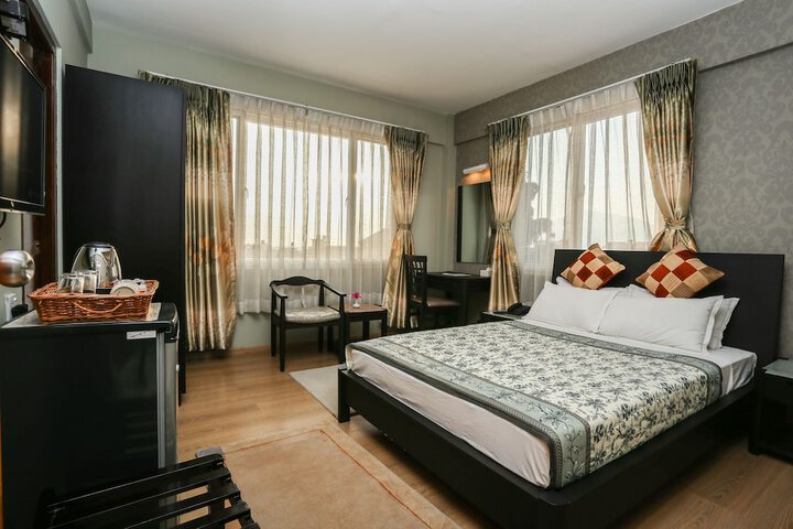 Room 14 of 32