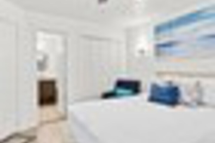Room 26 of 156