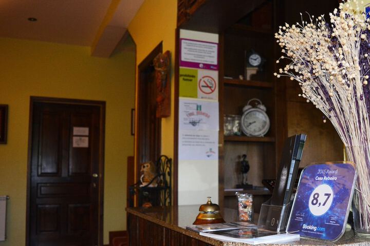 Check-in/check-out kiosk