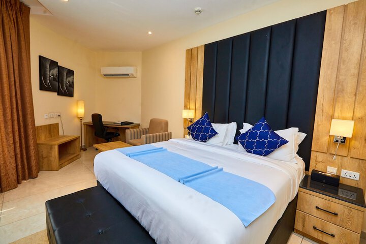 Room 10 of 41
