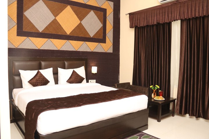 Room 8 of 40