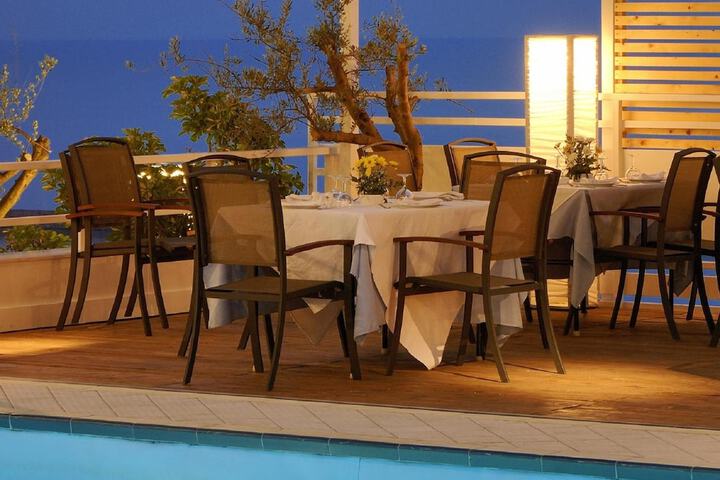 Hotel with Pool