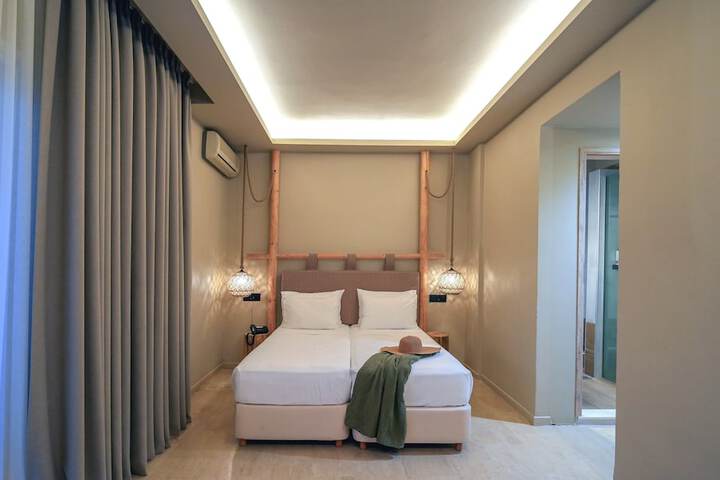 Room 12 of 34