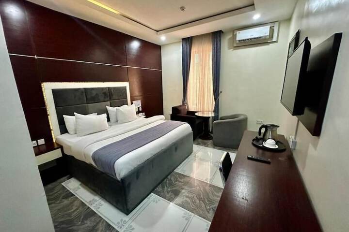 Room 5 of 28