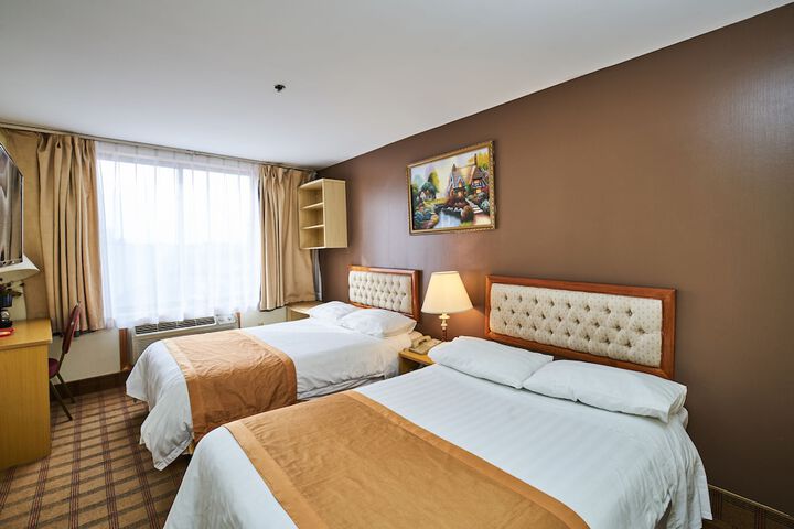 2 Double Beds (4 of 9)