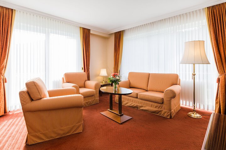 Room 8 of 95