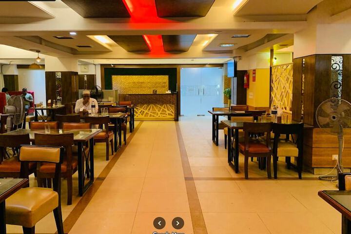 Dining 8 of 15