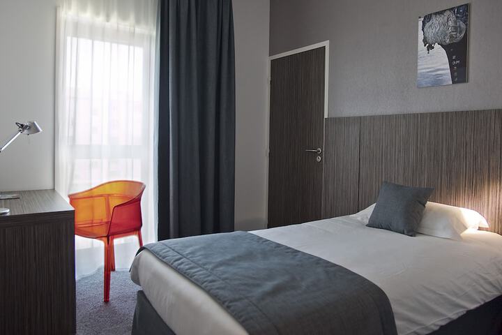 Room 5 of 75